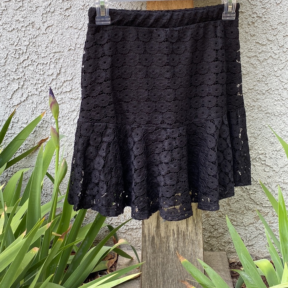 Happening in the Present Abstract Circles Geometric Shaped Crochet Mini Skirt